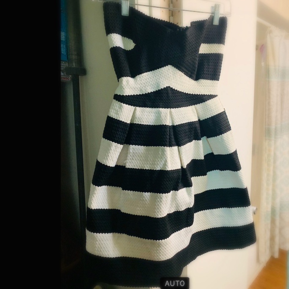 BCBGMaxazria bubble strapless dress sz small